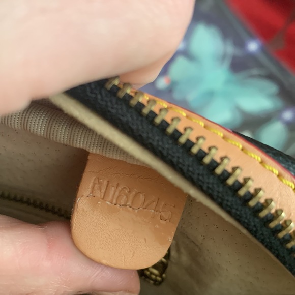 Original Louis Vuitton Trocadero Handbag 11 x 7 in from fall winter 04/05 show - Picture 3 of 3